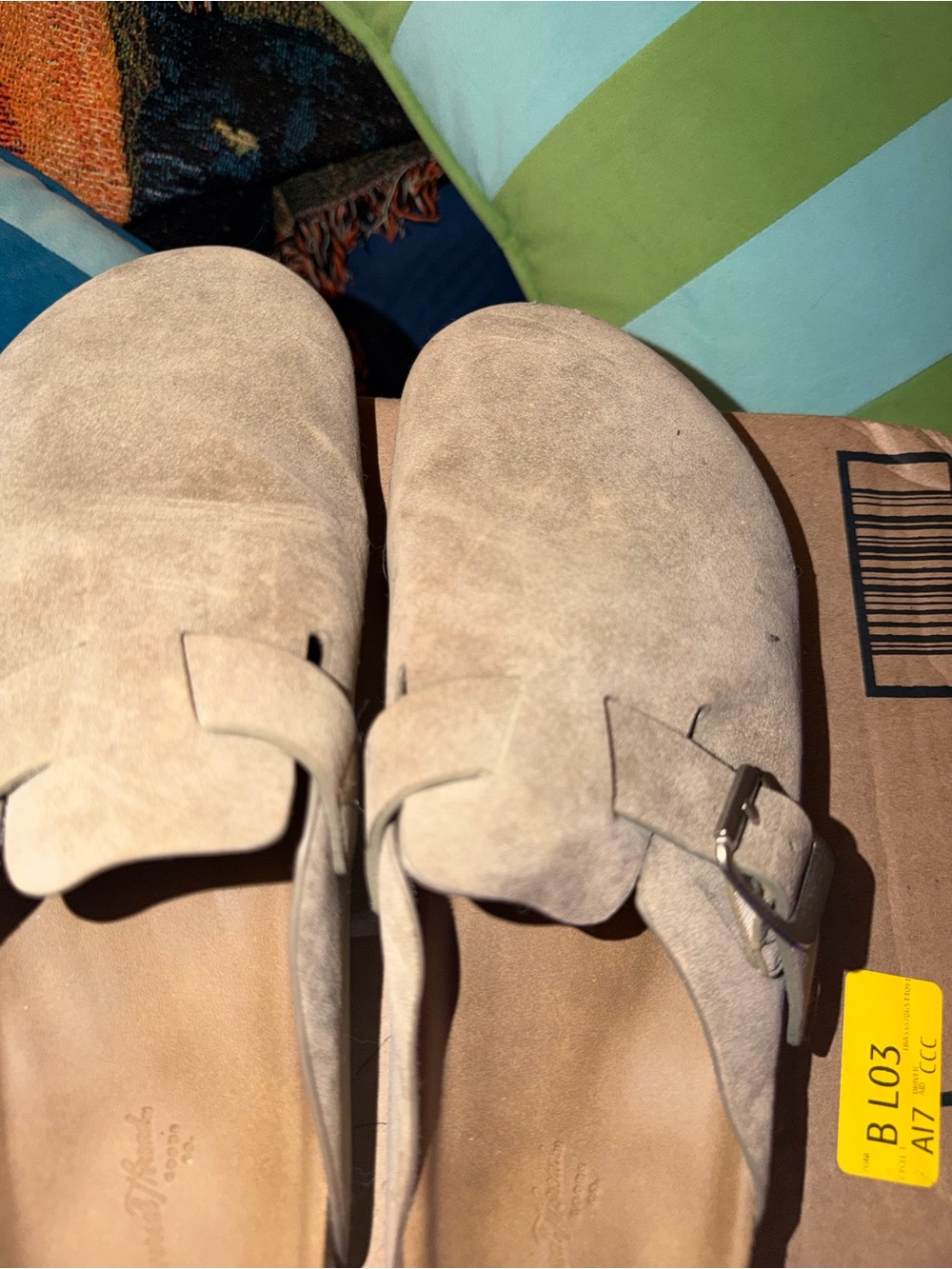 Universal Thread Moccasin Slides - Picture 2 of 6